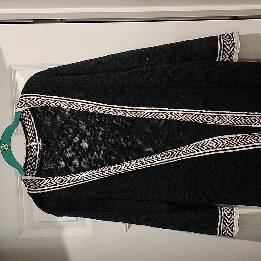 Torrid Black and White Cardigan - Picture 5 of 5